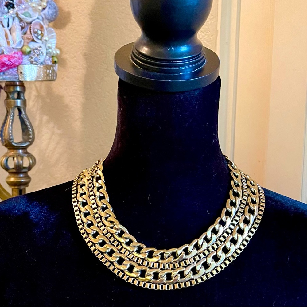 ⚜️⚜️Express- Gold, Wide and Gorgeous Necklace *SOLD*